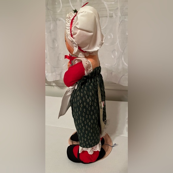 Annalee 12" Mrs Santa with Poinsettia Pot - Picture 3 of 8